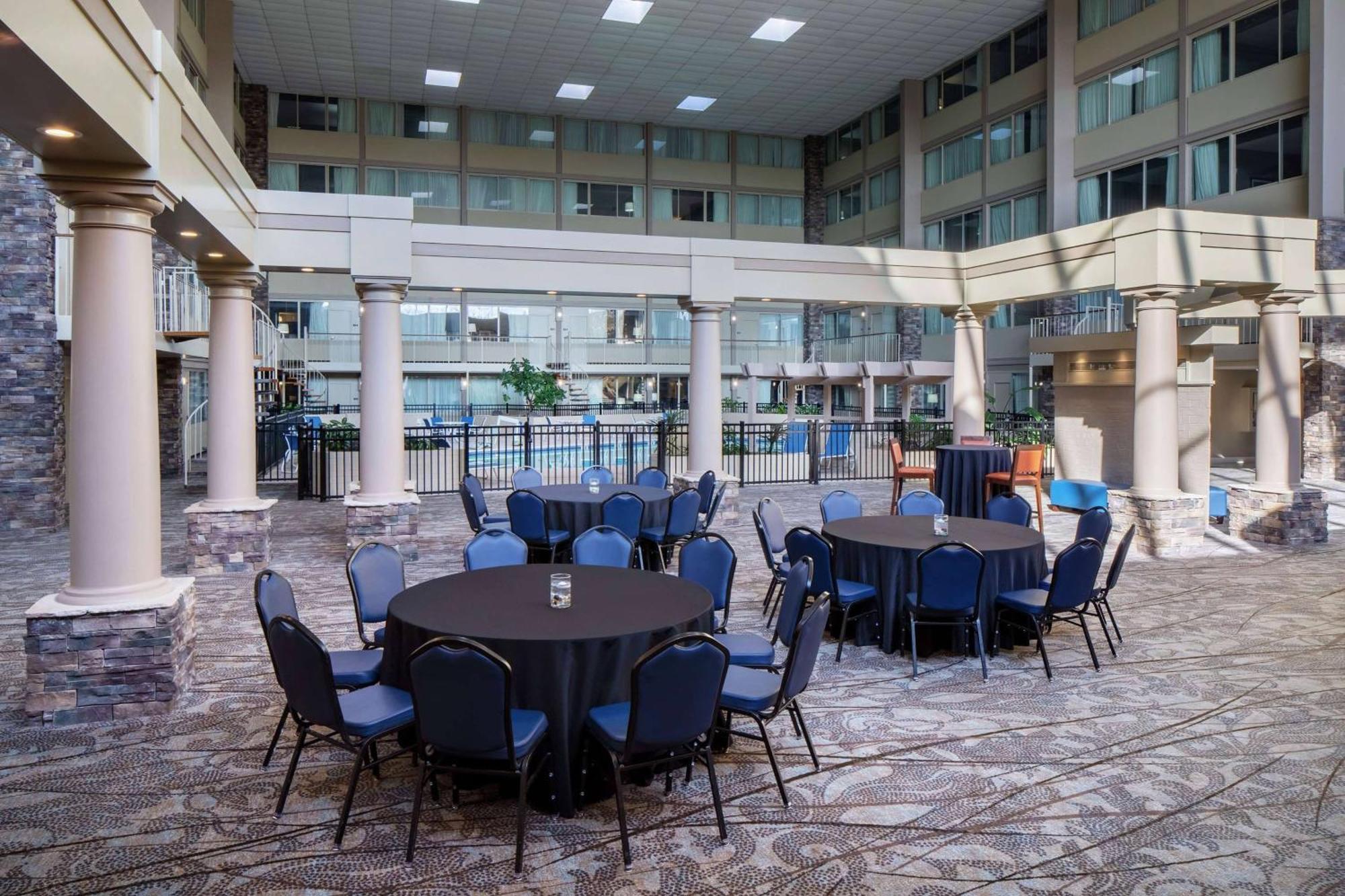 Wyndham Garden Westlake Zewnętrze zdjęcie